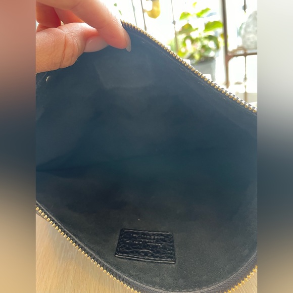 VALENTINO GARAVANI Rockstud Black Large Pouch- Great Condition! - Picture 8 of 9